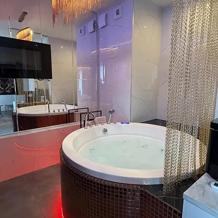 Jacuzzi Glass-House Central Station-2